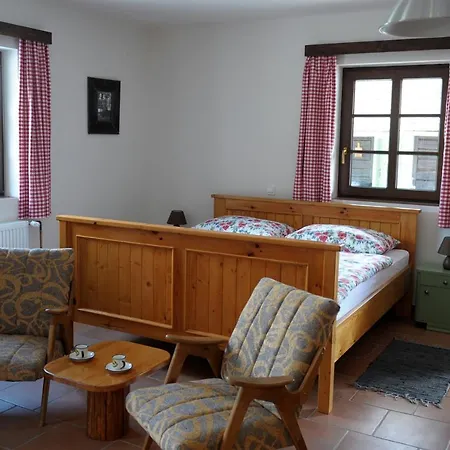 Apartmaji Gospoud Srmak *